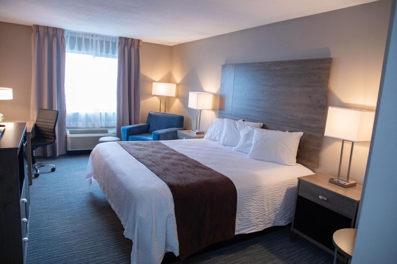 Lomira Inn And Suites Exteriér fotografie
