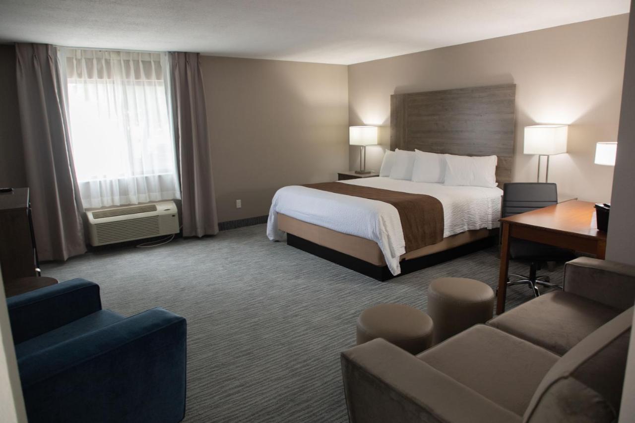Lomira Inn And Suites Exteriér fotografie